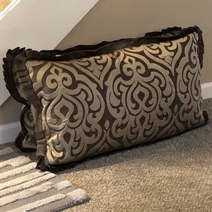 Set of 2 J Queen New York Astoria